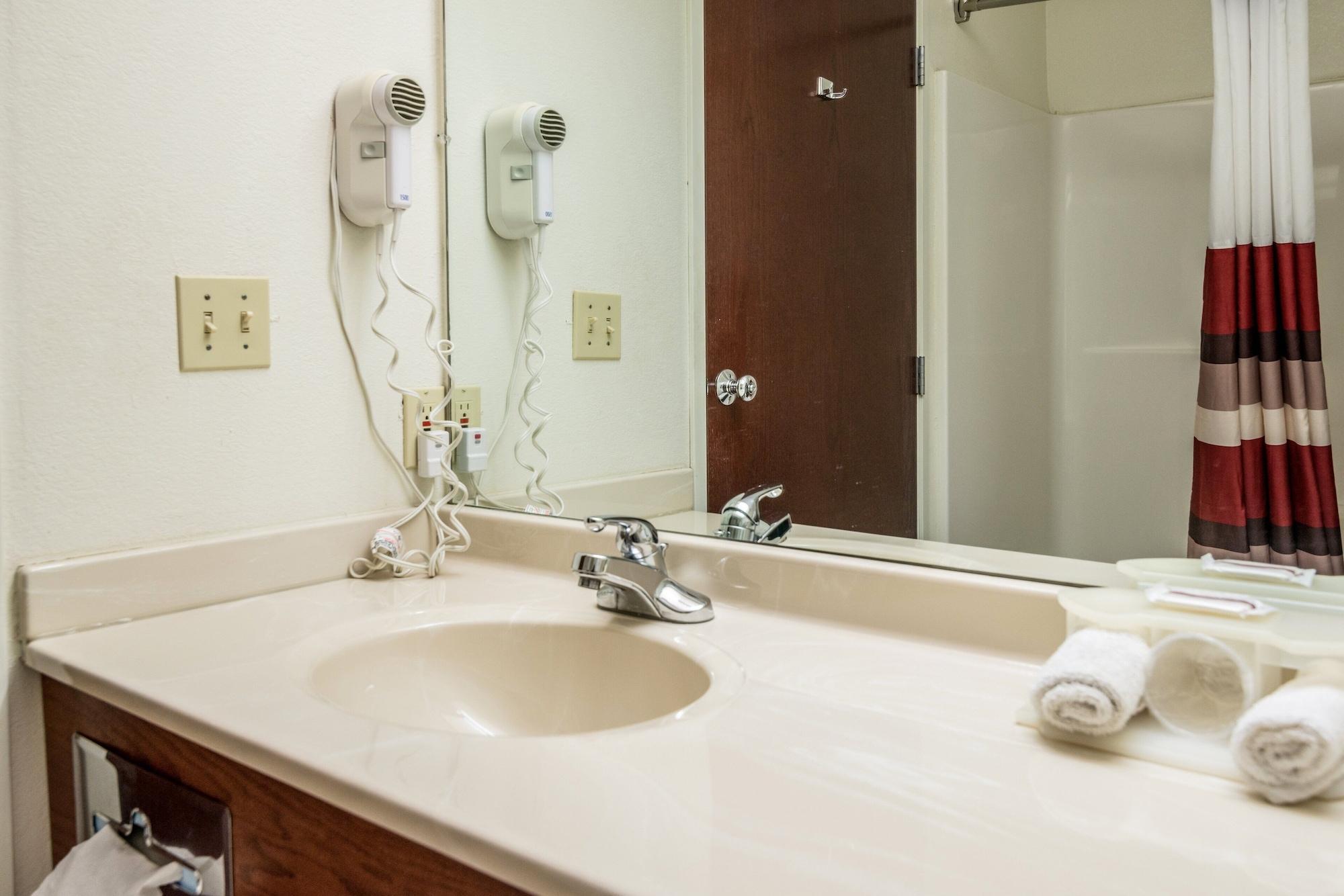 Days Inn By Wyndham Kentland Bagian luar foto